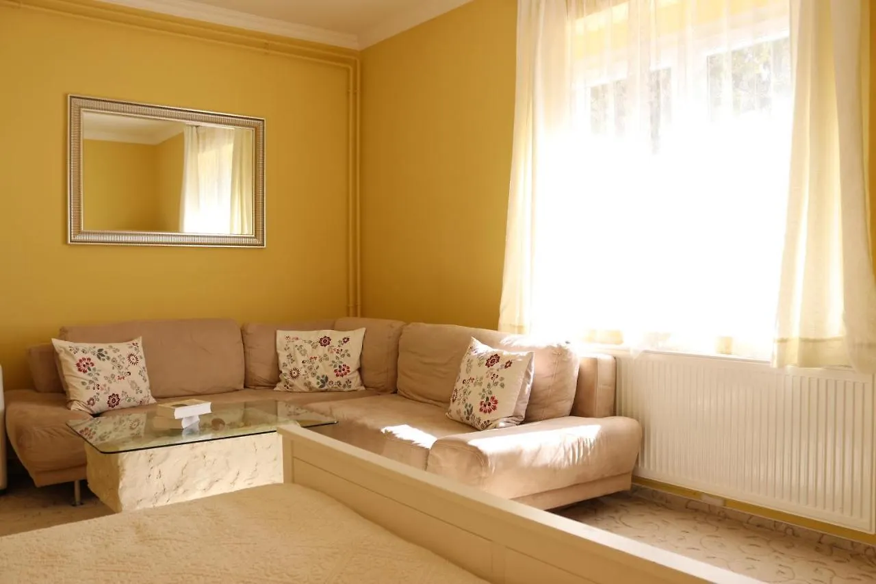 Pensionat Grape&Wine Guesthouse Eger